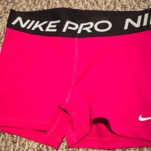 Brand New Never Worn Nike Pro Women's Pink Shorts size medium